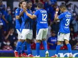 Jugadores de Cruz Azul festejan un gol en el Torneo Grita México Apertura 2021 de la Liga MX.