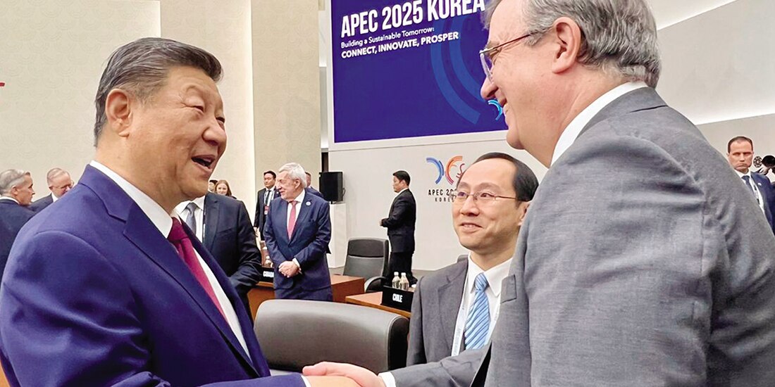 Xi Jinping, presidente de China y el secretario de Economía, Marcelo Ebrard, en el marco de la APEC.