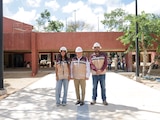 Al centro de la imagen el Gobernador de Yucatán.