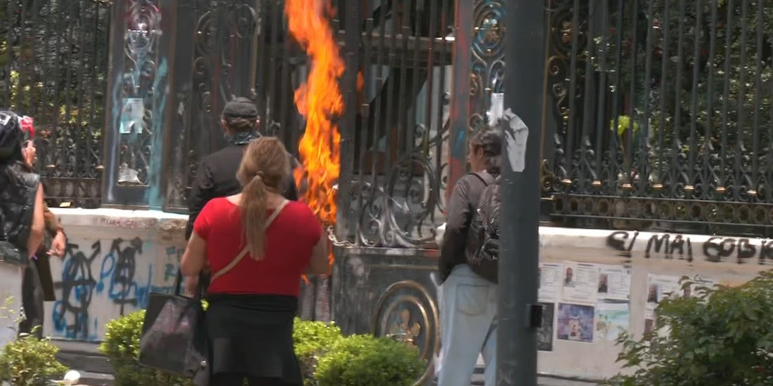 La protesta se registró el mediodía de este jueves.