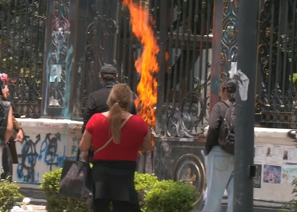 La protesta se registró el mediodía de este jueves.