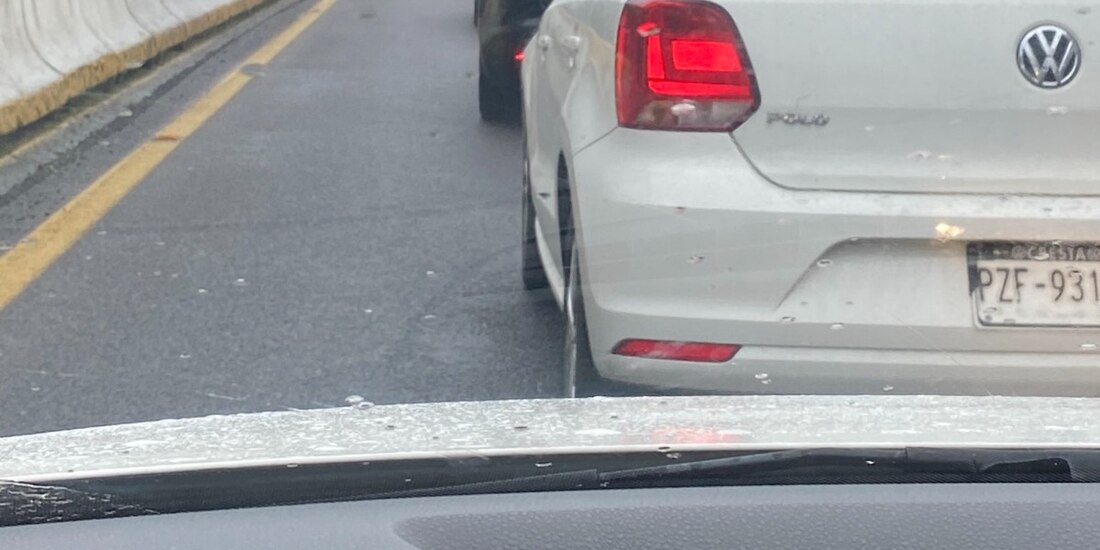 Centenares de vehículos se quedaron varados ayer, debido al percance.