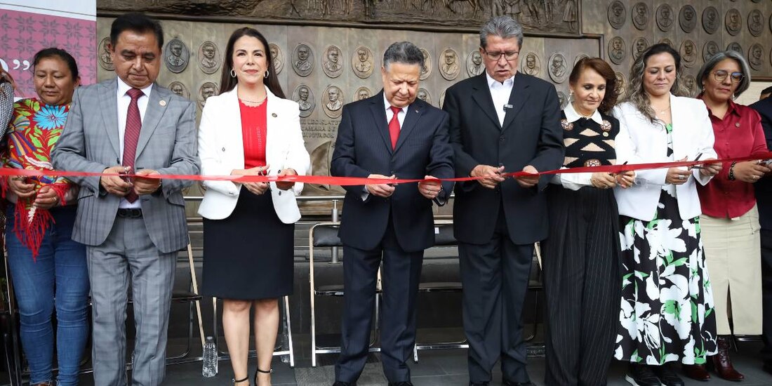 Julio Menchaca encabeza inauguración de la muestra ‘Hidalgo en San Lázaro’.