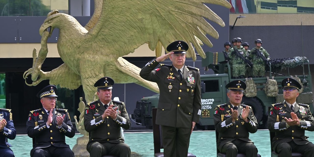 El titular de la Defensa Nacional.
