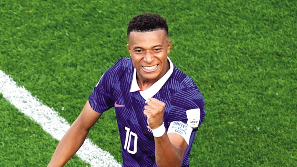 MBAPPÉ celebra un gol, el sábado pasado.