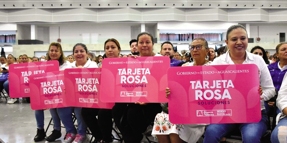 Beneficiarias del programa Tarjeta Rosa de Aguascalientes, en foto de archivo.