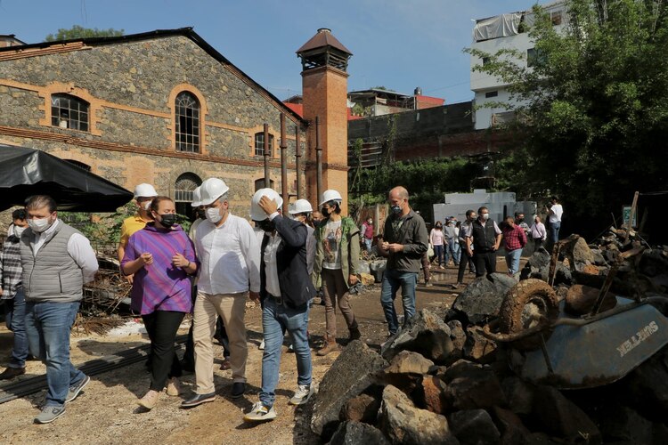 Alfredo Ramírez Bedolla, gobernador electo de Michoacán durante su visita a la Fábrica de San Pedro.