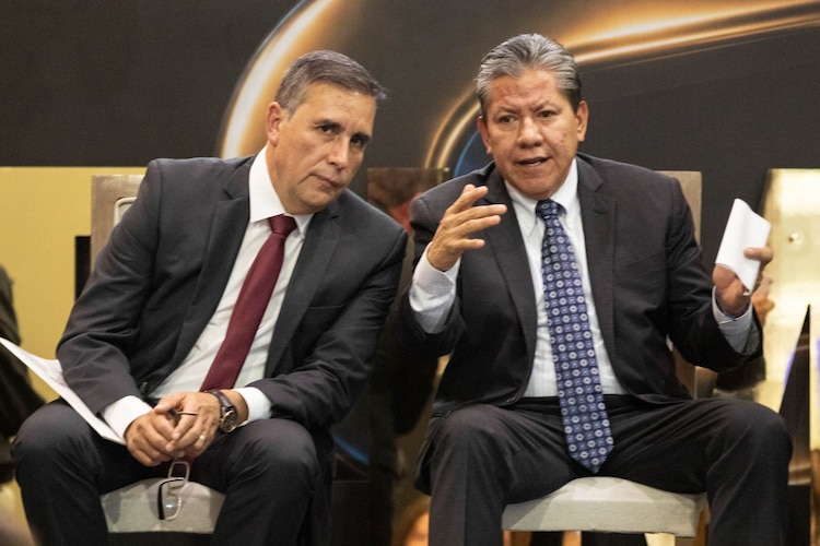 A la derecha, el gobernador de Zacatecas, David Monreal.