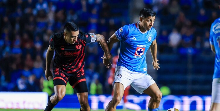 Una acción del Cruz Azul vs Xolos, partido de vuelta de cuartos de final del Apertura 2024