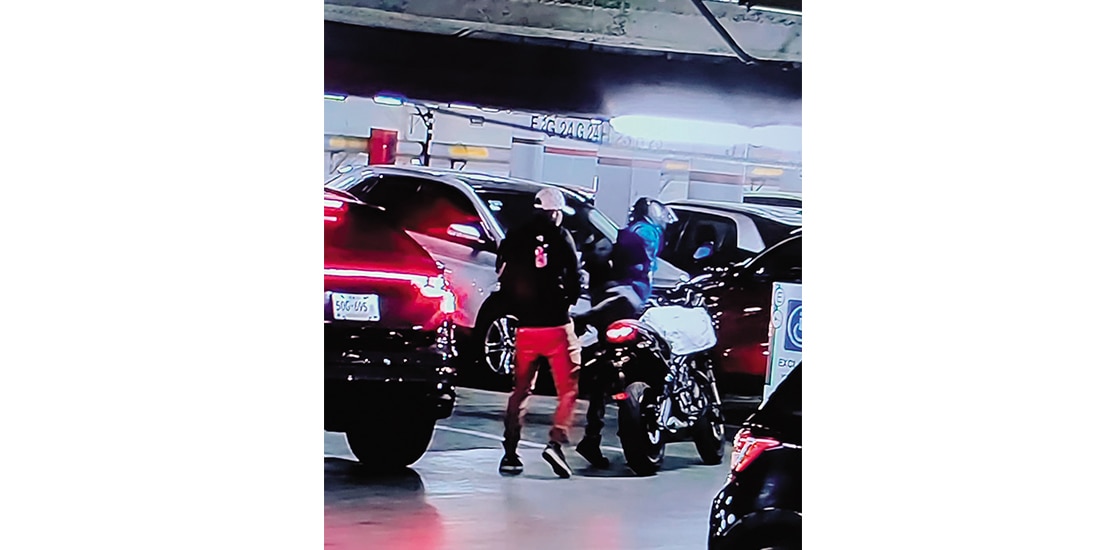 Kristof “N” y Diego Andrés “N”, captados al cometer el robo, ayer.