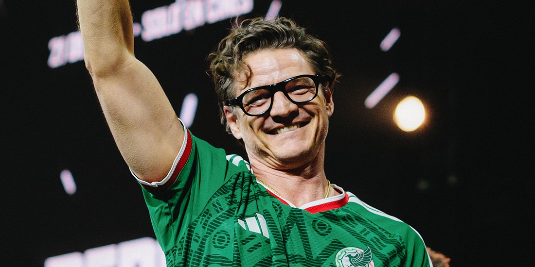El histrión Pedro Pascal lució una playera de la Selección Mexicana.