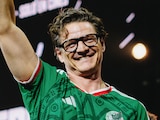 El histrión Pedro Pascal lució una playera de la Selección Mexicana.