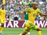 El sudafricano Jayden Adams conduce el balón en el juego ante México en la inauguración del Mundial 2026.