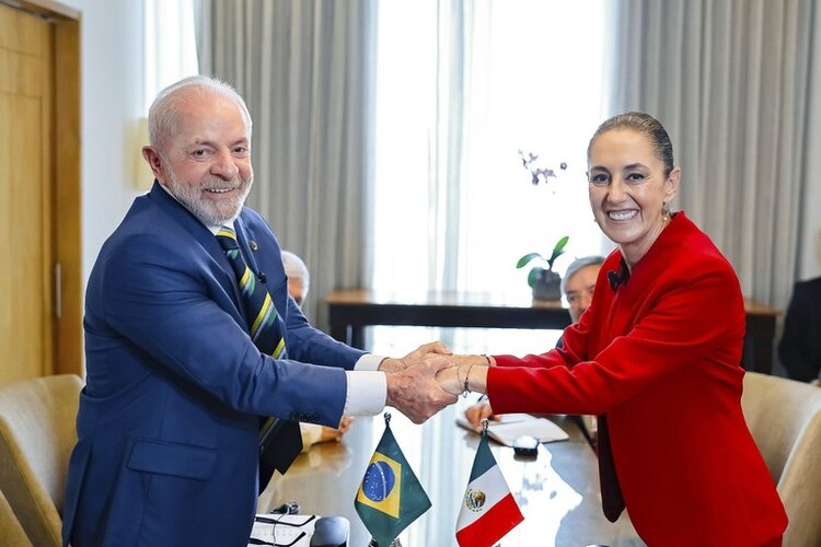 La Presidenta Claudia Sheinbaum con su homólogo brasileño, Luiz Inácio Lula da Silva, en abril.