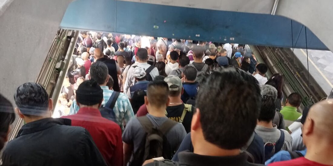 Metro CDMX inició la jornada con retrasos en diferentes rutas como la Línea 8, en foto.