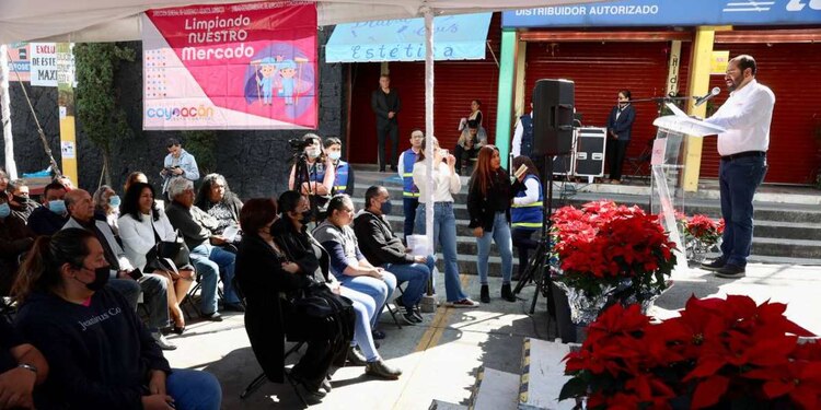 Obdulio Ávila indicó que con el otorgamiento de 104 cédulas se entrega un documento de identificación que acredita la titularidad y la concesión de un mercado público.