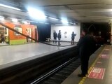 Metro CDMX: cae cable en andén de estación Salto del Agua en L8.