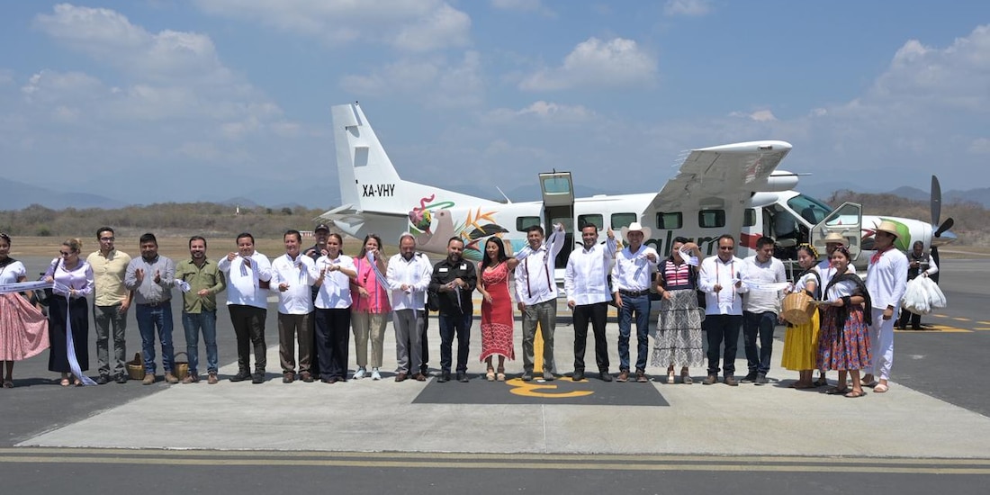 Autoridades al hacer el anuncio.