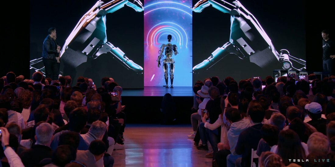 Apareció en el evento y saludó a los asistentes.