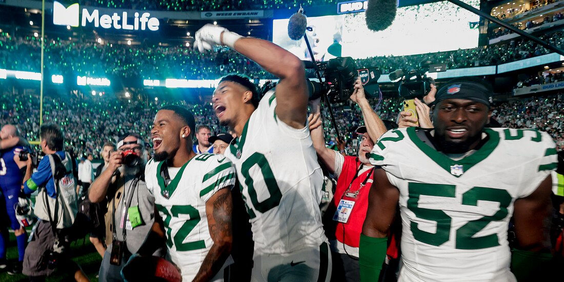 Jugadores de los New York Jets celebran la victoria ante los Buffalo Bills