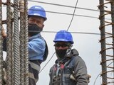 Un par de trabajadores de la construcción en una jornada laboral; se crean 42,618 empleos en mayo
