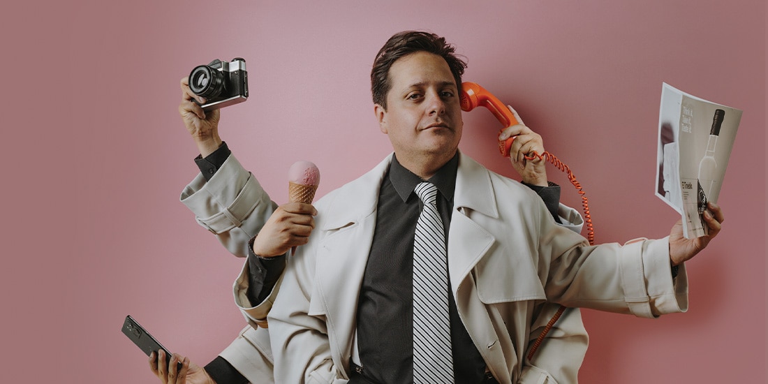 MANUEL CALDERÓN en sesión fotográfica.