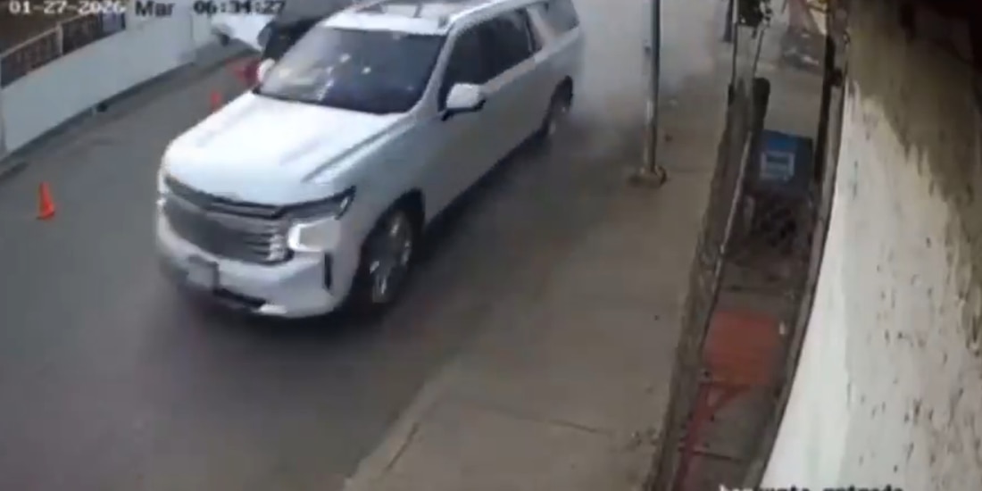 Balean automóvil donde viajaba jefe policial de Culiacán, Sinaloa; no resulta herido.