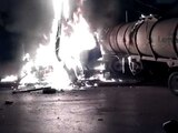 Pipa se incendia tras chocar con un transporte de pasajeros en Ecatepec