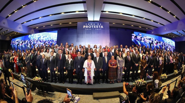 Más de 400 alcaldes del país respaldan el nuevo liderazgo municipal de Janecarlo Lozano en la Ciudad de México.