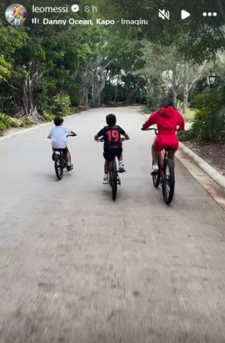 Mateo Messi toma un paseo con la playera de Lamine Yamal