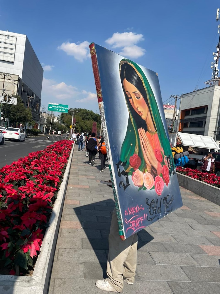 Peregrinos rumbo a la Basílica de Guadalupe