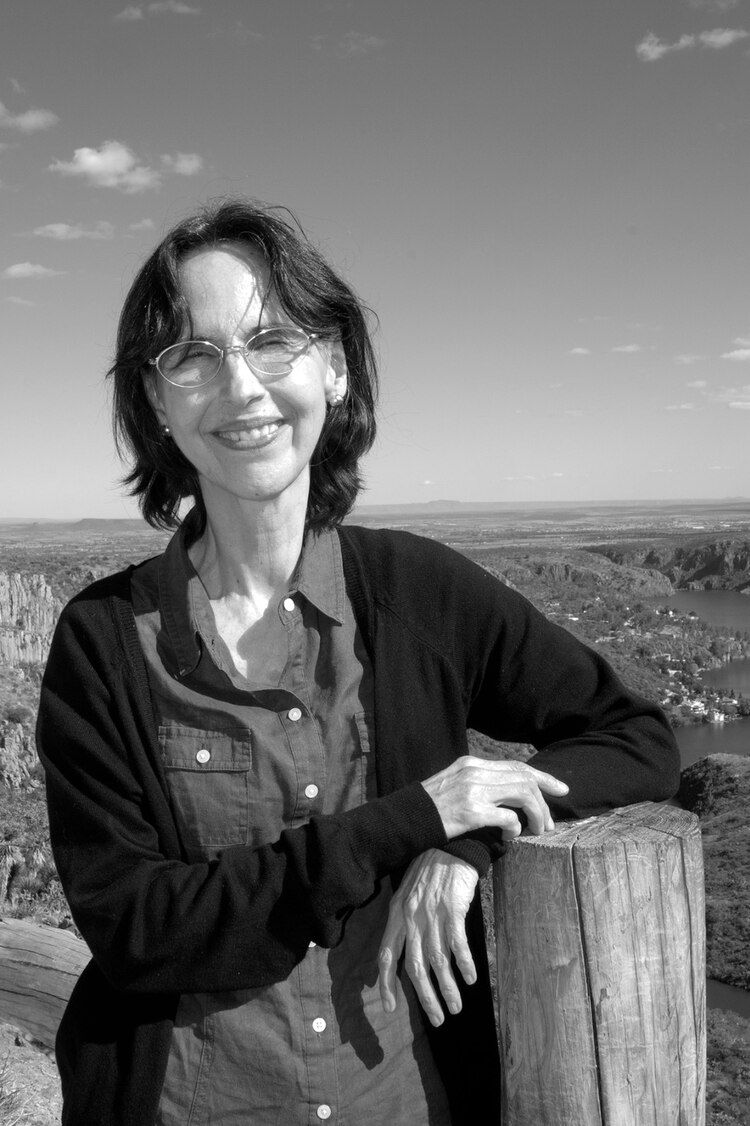 La ganadora del Premio FIL de Literatura en Lenguas Romances de 2023 imbuida en un cuaderno de sensorialidad vertiginosa.