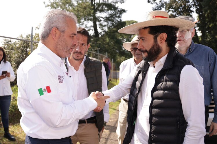 El gobernador Alfredo Ramírez Bedolla celebra el registro de 50 empresas agroindustriales en Michoacán.