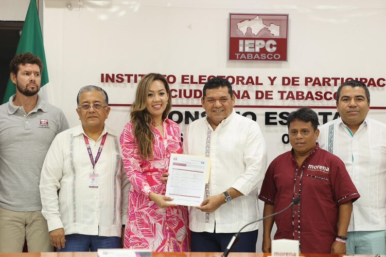 El candidato habló frente a los dirigentes de los partidos de la coalición que representa.