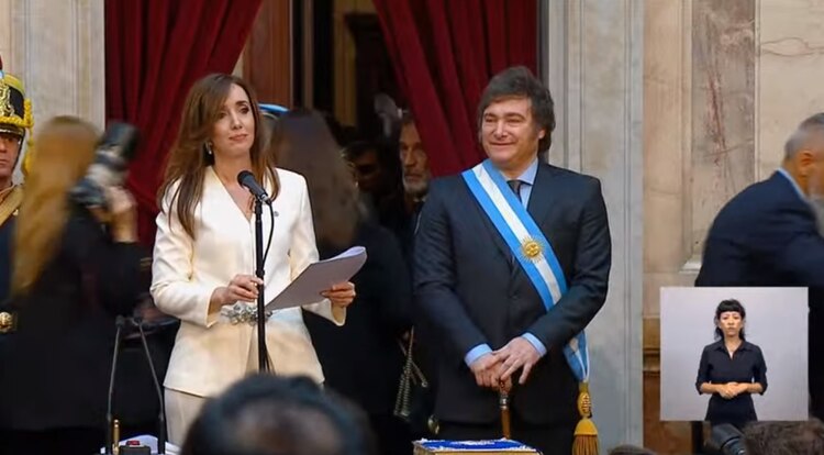 Javier Milei, después de recibir la banda presidencial.