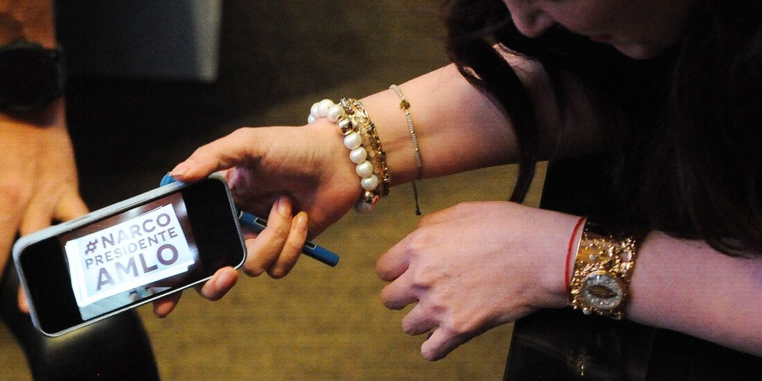 Imagen del celular de la senadora panista Kenia López Rabadán, el 13 de febrero del 2024.