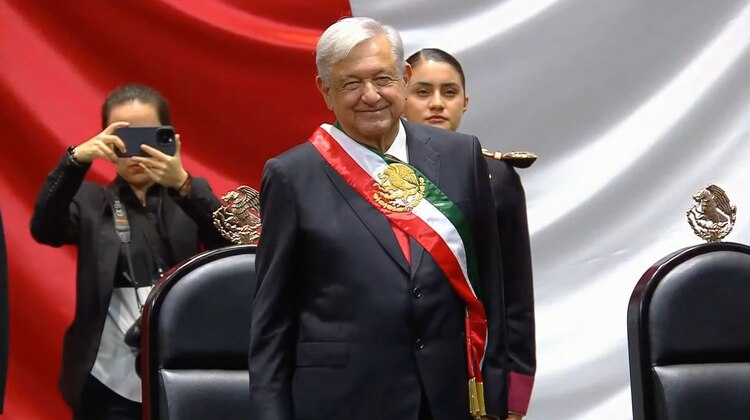 Esta es la banda presidencial que AMLO entregará a Claudia Sheinbaum en unos momentos más.