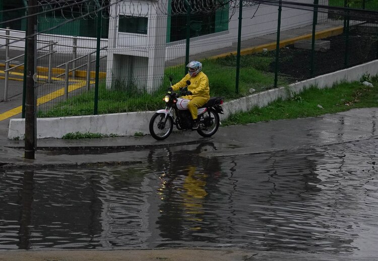 Fuertes lluvias provocan inundaciones en diferentes puntos de la Ciudad de México.