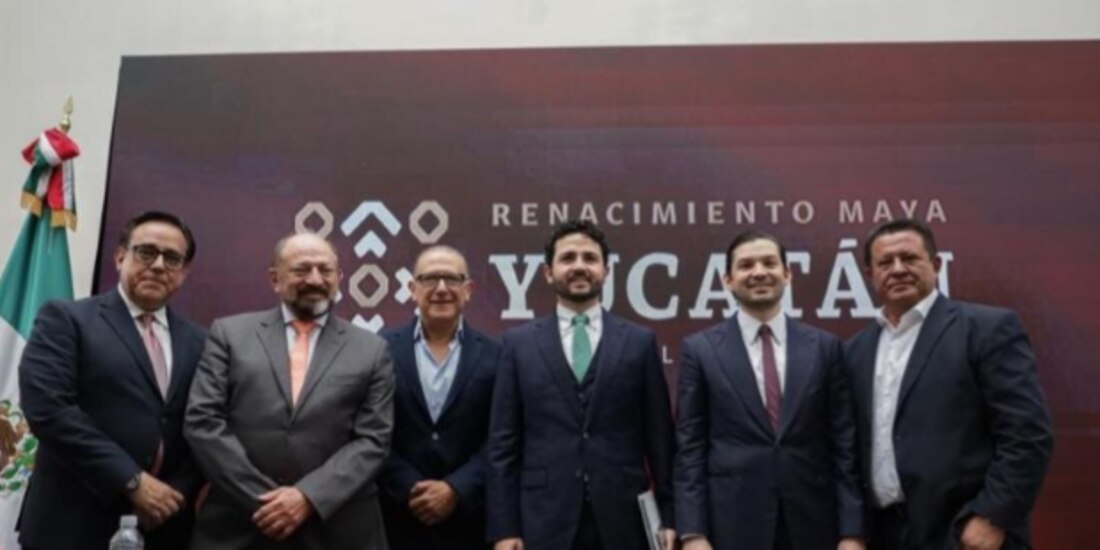 Funcionarios del Gobierno de Yucatán, ayer, en conferencia.