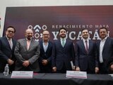 Funcionarios del Gobierno de Yucatán, ayer, en conferencia.