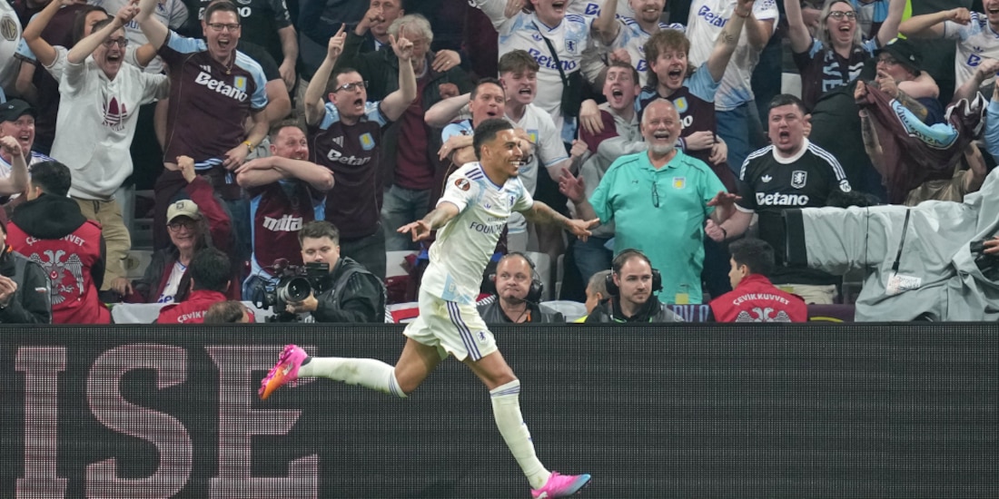 Morgan Rogers festejando el tercer gol del Aston Villa en la final de la Europa League.