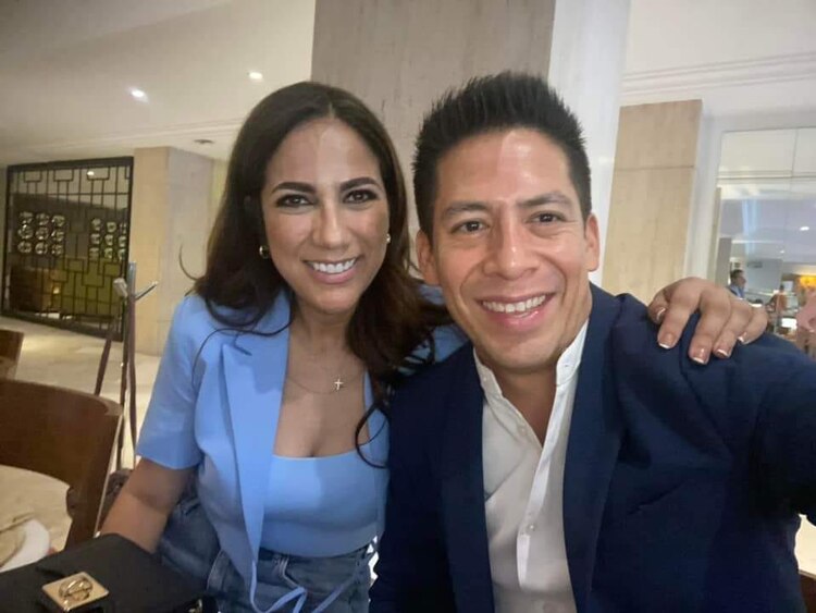 Libia García Muñoz Ledo acude a misa previo a votar.