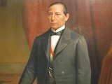 Arriba, retrato de Benito Juárez que se encuentra en Palacio Nacional; abajo, imagen de su funeral.