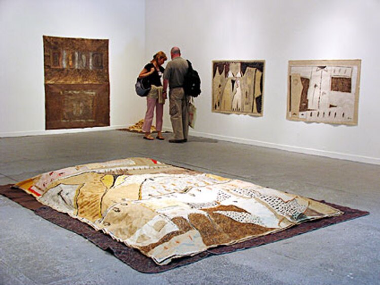 Detalle de la exposición de la artista uruguaya Lacy Duarte, en la Bienal de Venecia 2005.