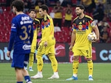Henry Martín antes de tirar el penal ante los Pumas en el partido de ida.
