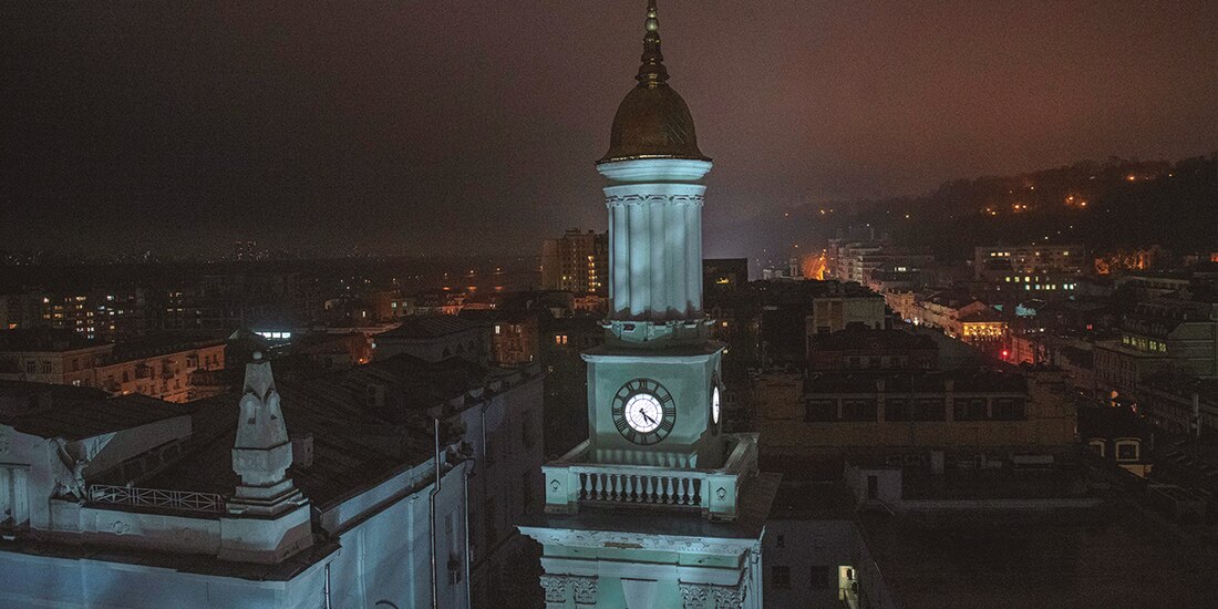 Kiev se suma al panorama de oscuridad, tras un apagón, ayer.