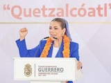 Evelyn Salgado entrega material didáctico y deportivo en escuela de Chilpancingo.