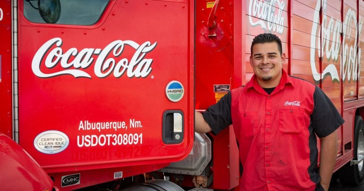 Coca Cola te ofrece trabajo con sueldo de 20 mil pesos: estos son los