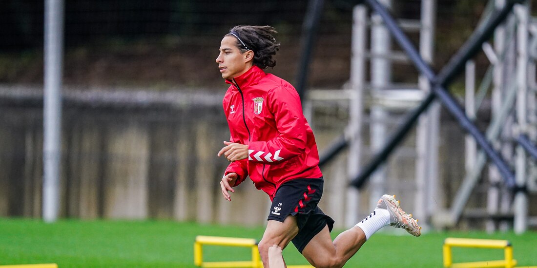 Diego Lainez en un entrenamiento con el Braga.
