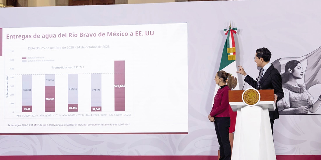 La mandataria Claudia Sheinbaum Pardo y el encargado del despacho de la Cancillería, Roberto Velasco, ayer, en conferencia de prensa en Palacio Nacional.